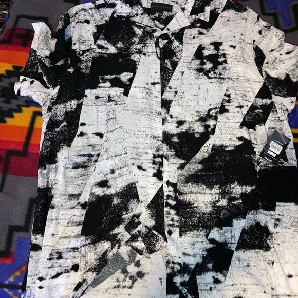 Thin Xl Short sleeve button down - Picture 1 of 4